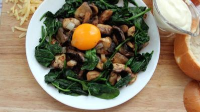 булочка-жюльен из шампиньонов и шпината