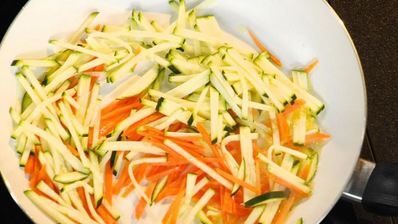 дорада, фаршированная жюльеном из овощей