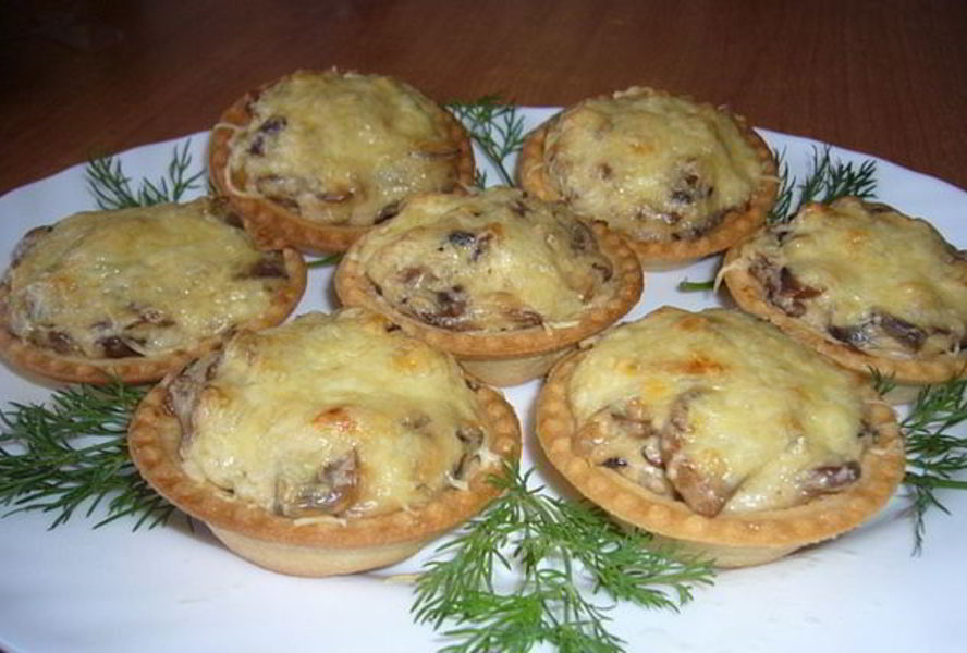 Грибной жульен в песочных тарталетках