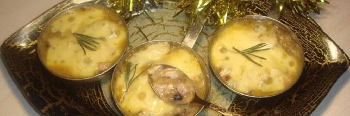 Жульен Новогодний со свининой и шампиньонами