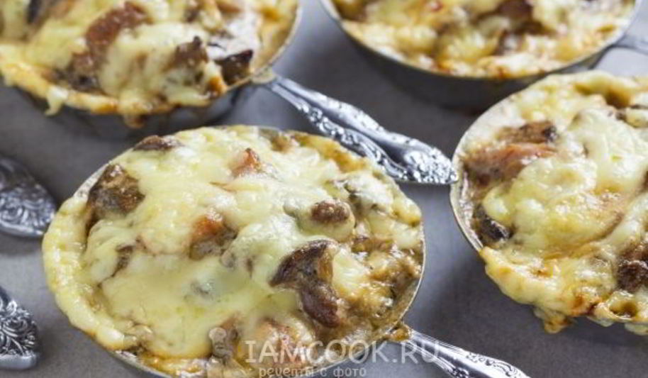 Рецепт жульена с курицей, грибами и сметаной