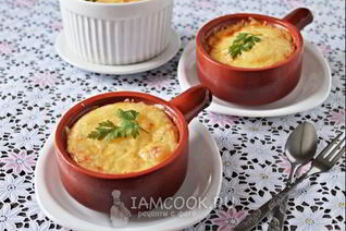 Жульен с курицей и грибами в горшочках