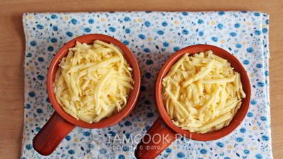 жульен с курицей и грибами в горшочках