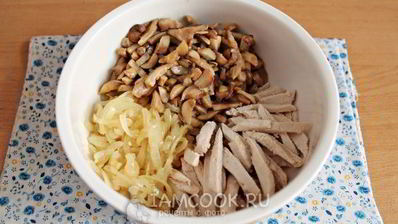 жульен с курицей и грибами в горшочках