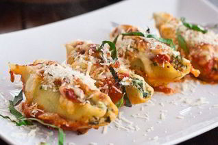 Жульен с курицей в ракушках