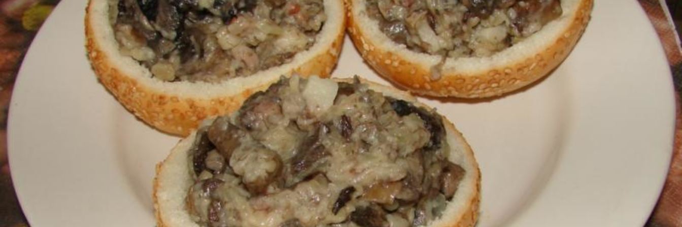 Жульен в булочках с курицей и грибами