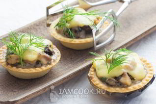 Жульен в тарталетках с грибами и курицей