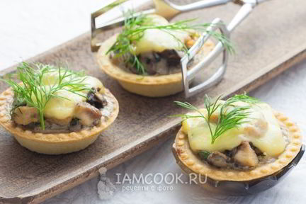 Жульен в тарталетках с грибами и курицей