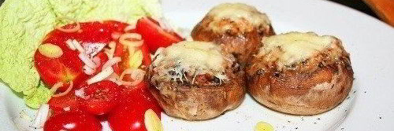 Жульен, запеченный в шляпках шампиньонов