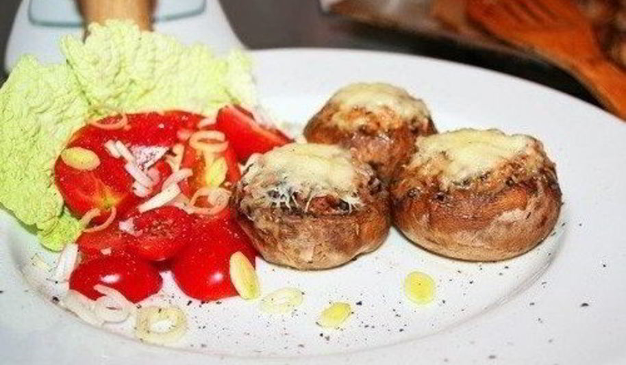 Рецепт жульена, запеченного в шляпках шампиньонов