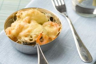 Жюльен из креветок и мидий на спарже