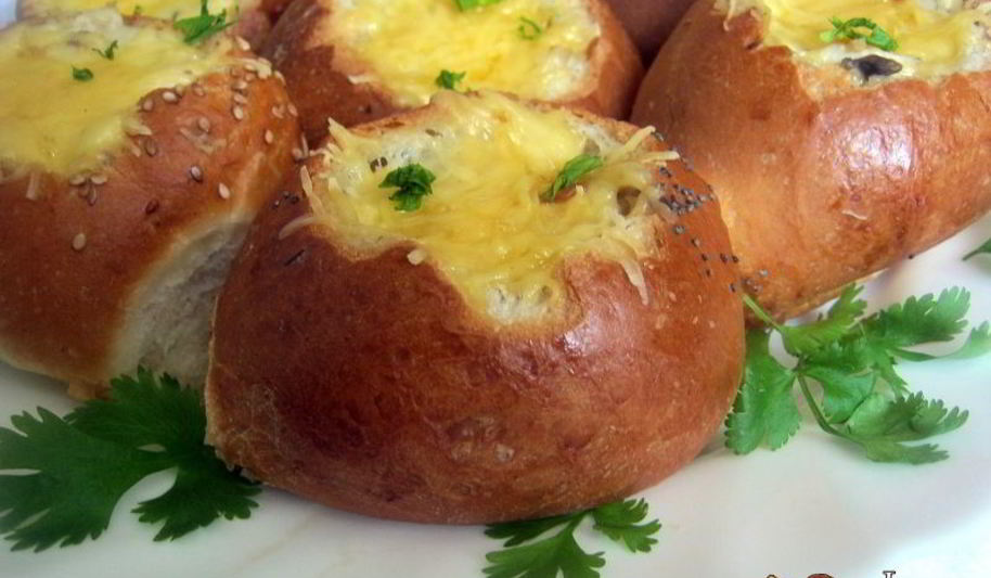 Рецепт жюльена с курицей и грибами в булочке