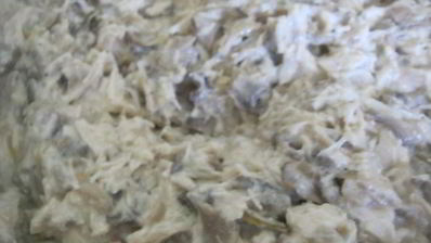 жюльен с курицей и грибами в булочке