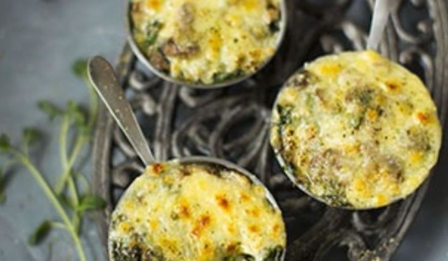 Рецепт жюльена с шампиньонами, белыми грибами и шпинатом