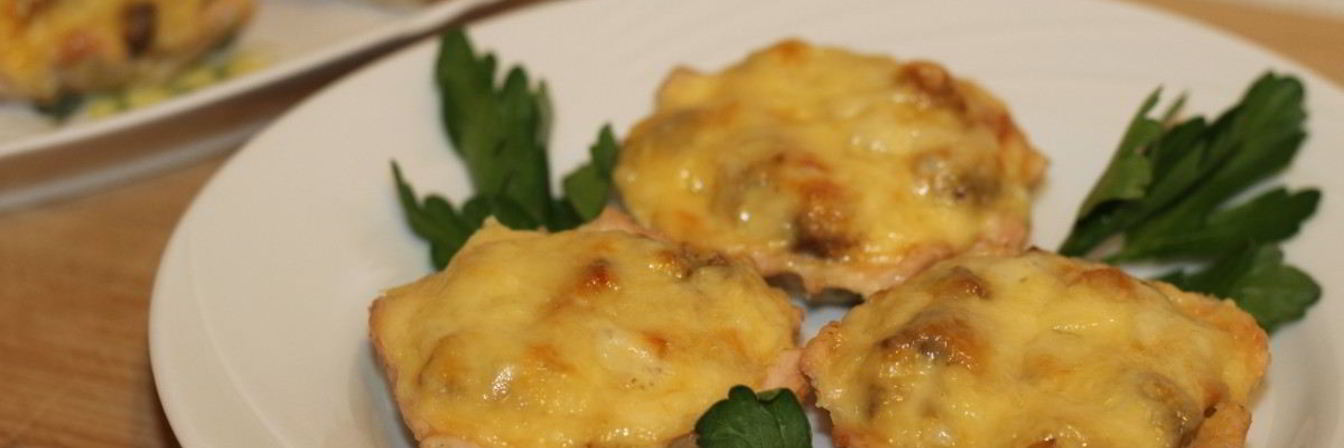 Жюльен в корзиночках из куриного филе